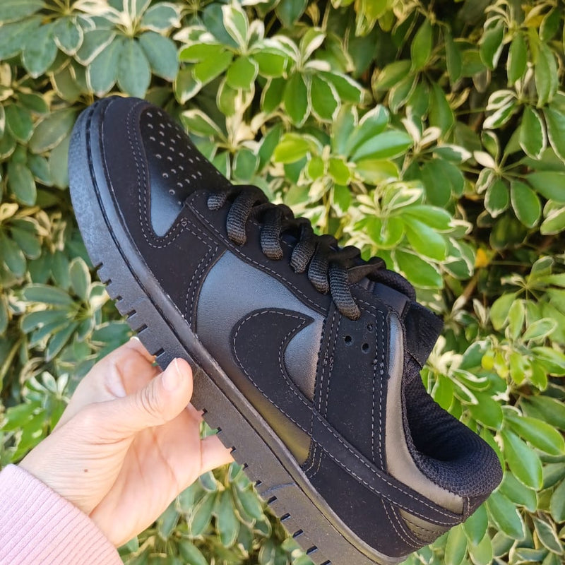 NIKE DUNK LOW